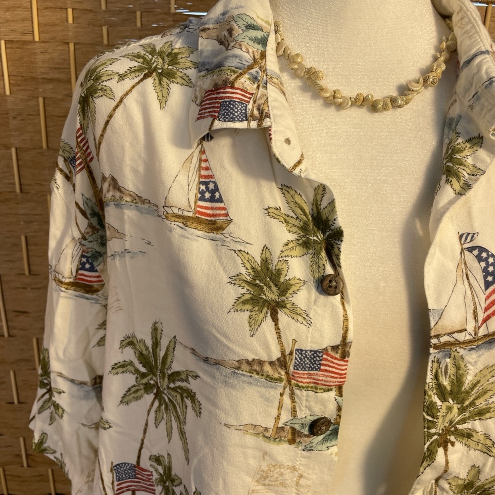 Men's White Hawaiian Print Short-Sleeve Shirt